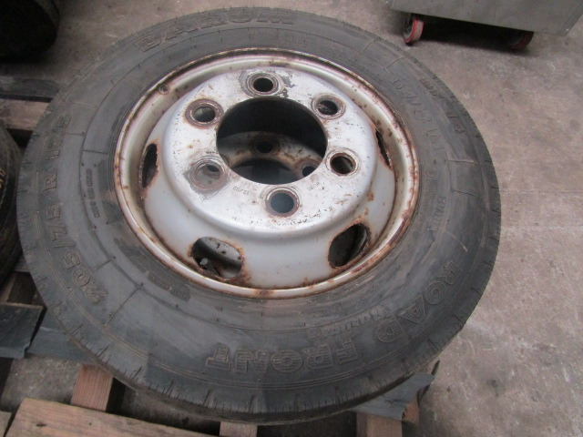 MITSUBISHI FUSO (6) WHEELS AND TYRES 205/75/17.5 8-10MM TREAD 32MM HOLES SET OF 6 - Шина для Грузовиков: фото 3 MITSUBISHI FUSO (6) WHEELS AND TYRES 205/75/17.5 8-10MM TREAD 32MM HOLES SET OF 6 - Шина для Грузовиков: фото 3