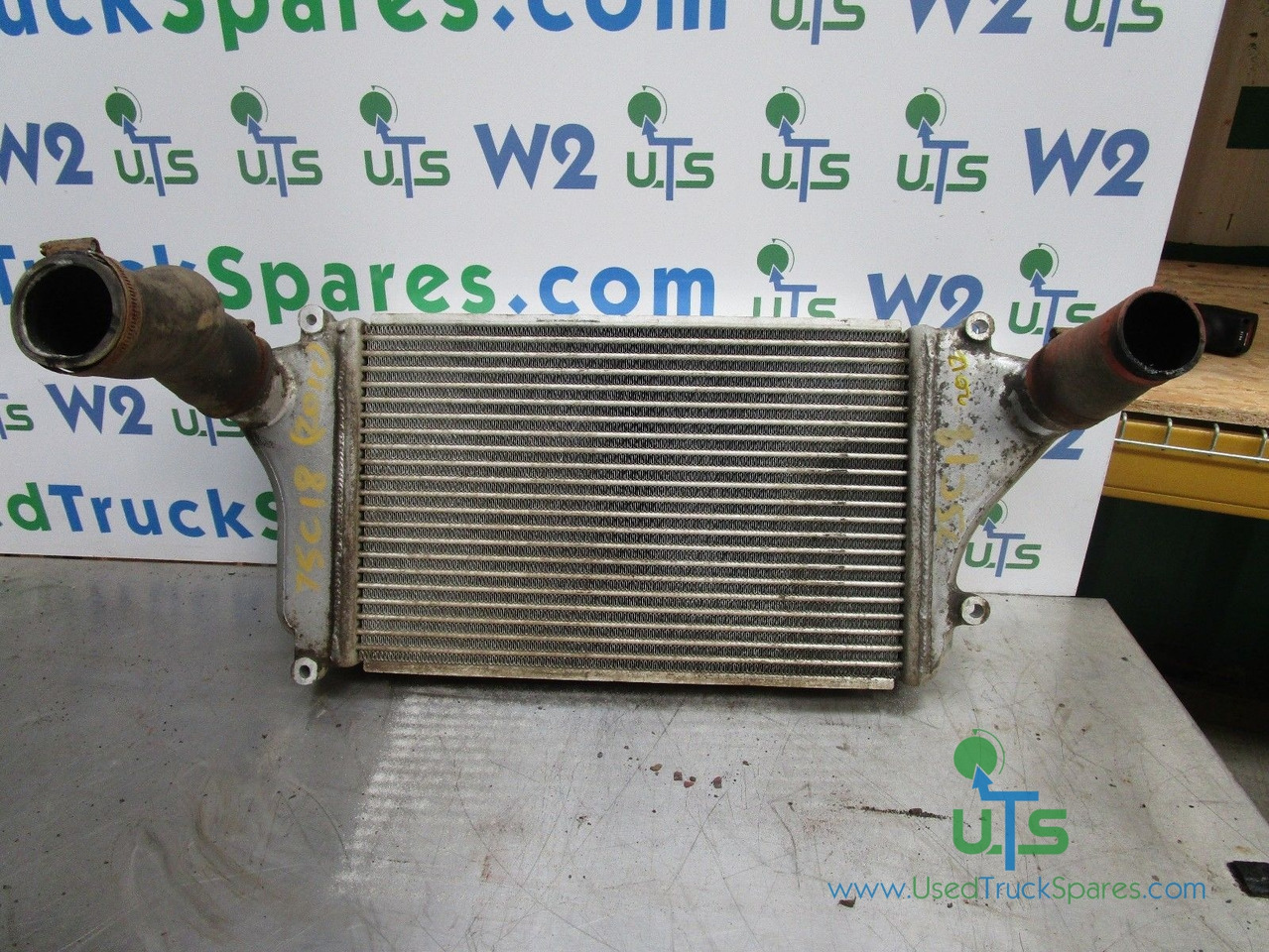 MITSUBISHI FUSO 75C INTERCOOLER AND PIPES P/NO ME417888 - Двигатель и запчасти для Грузовиков: фото 1 MITSUBISHI FUSO 75C INTERCOOLER AND PIPES P/NO ME417888 - Двигатель и запчасти для Грузовиков: фото 1