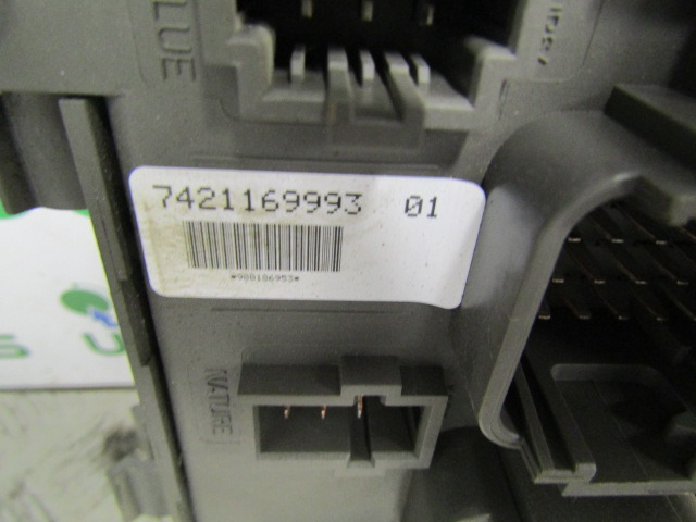 RENAULT MIDLUM DXI FUSE BOARD P/NO 7421169993-01 - Электрическая система для Грузовиков: фото 3 RENAULT MIDLUM DXI FUSE BOARD P/NO 7421169993-01 - Электрическая система для Грузовиков: фото 3