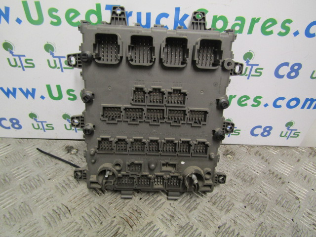 RENAULT MIDLUM DXI FUSE BOARD P/NO 7421169993-01 - Электрическая система для Грузовиков: фото 2 RENAULT MIDLUM DXI FUSE BOARD P/NO 7421169993-01 - Электрическая система для Грузовиков: фото 2