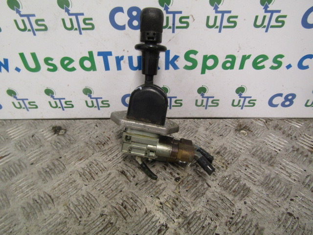 RENAULT PREMIUM DCI HAND BRAKE LEVER/VALVE WABCO P/NO 9617231340 - Электрическая система для Грузовиков: фото 1 RENAULT PREMIUM DCI HAND BRAKE LEVER/VALVE WABCO P/NO 9617231340 - Электрическая система для Грузовиков: фото 1