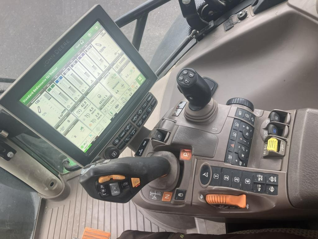 Трактор John Deere 6250R: фото 9