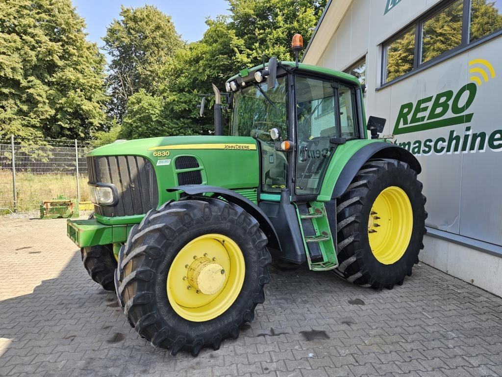 John Deere 6830 Premium - Трактор: фото 1 John Deere 6830 Premium - Трактор: фото 1