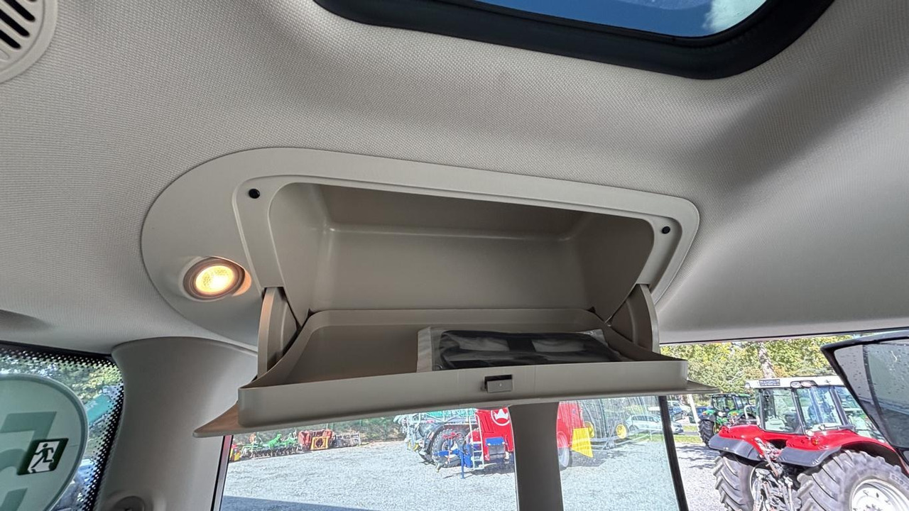 John Deere 6R215 - Трактор: фото 2 John Deere 6R215 - Трактор: фото 2