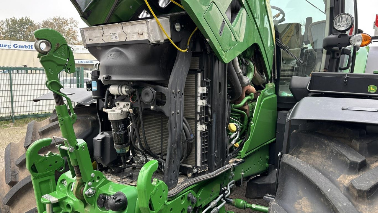 John Deere 6R215 - Трактор: фото 3 John Deere 6R215 - Трактор: фото 3