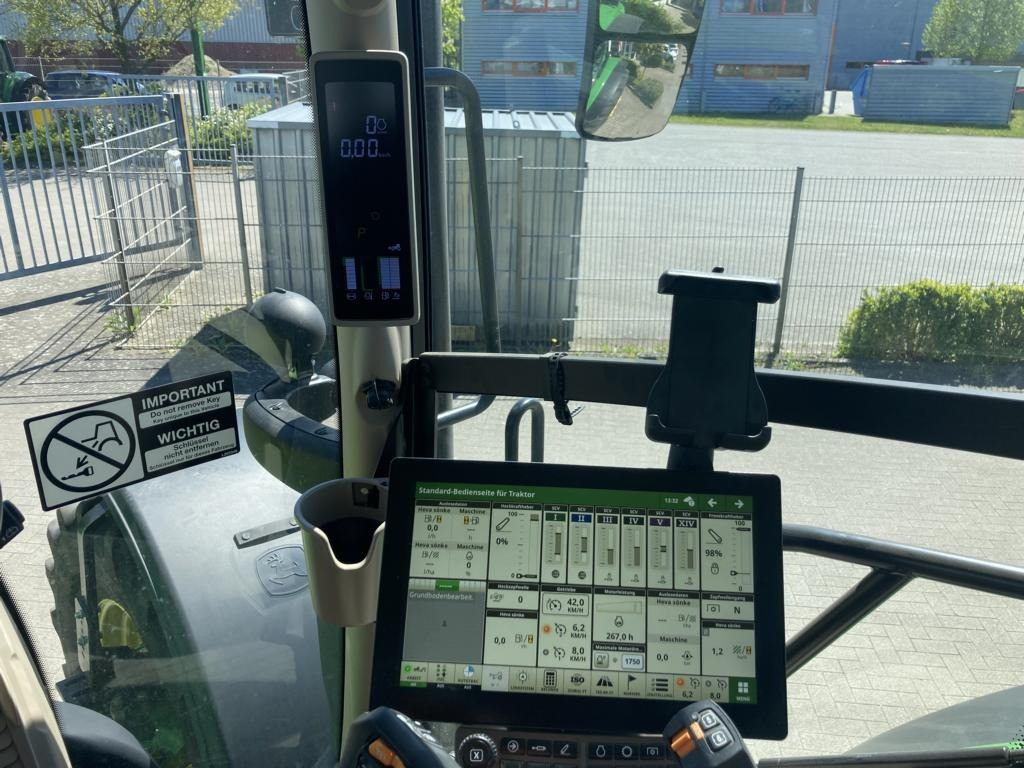 John Deere 6R215 - Трактор: фото 3 John Deere 6R215 - Трактор: фото 3