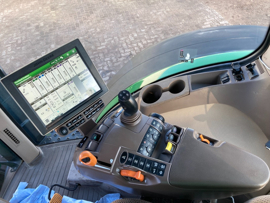 John Deere 7310R - Трактор: фото 3 John Deere 7310R - Трактор: фото 3