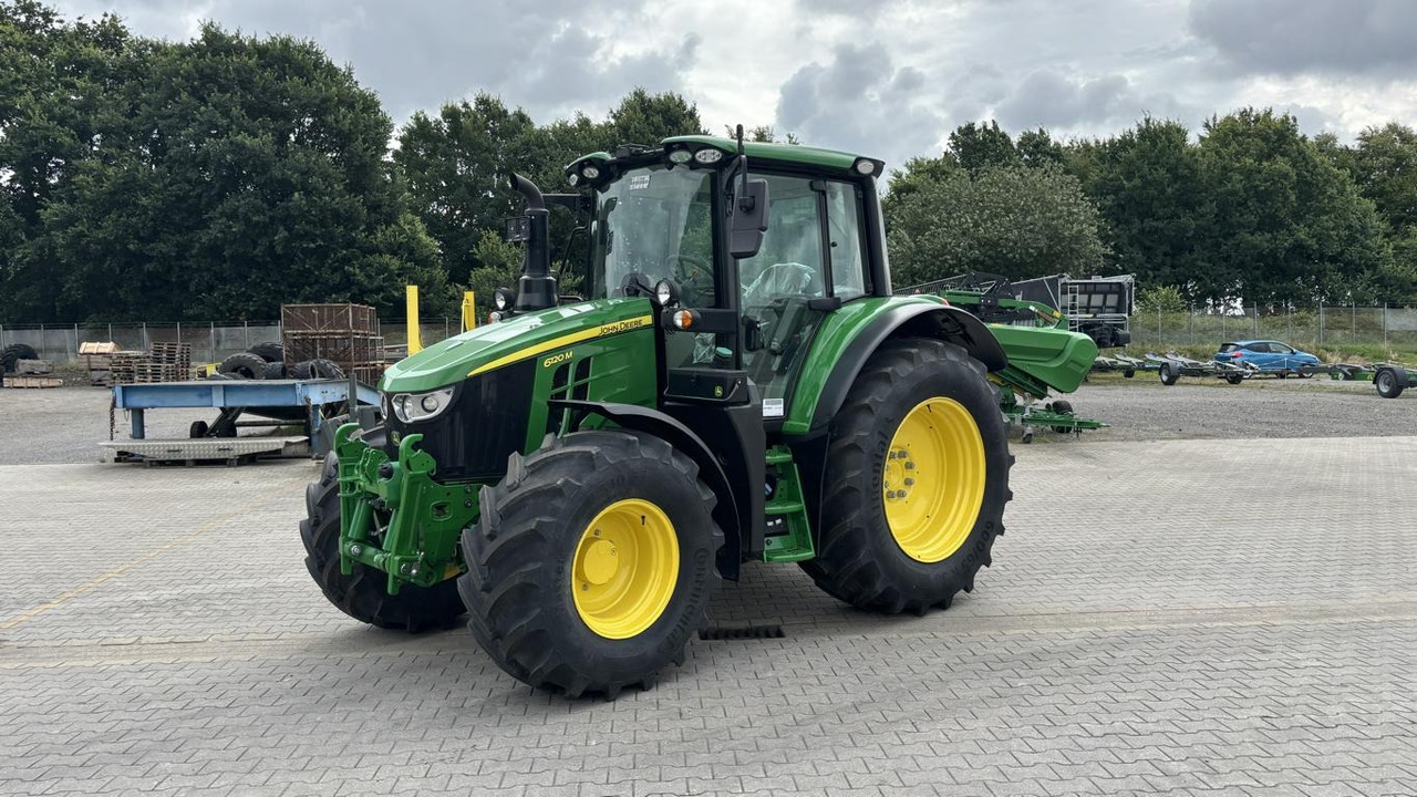 John Deere TRAKTOR 6120M MIT KABINE - Трактор: фото 1 John Deere TRAKTOR 6120M MIT KABINE - Трактор: фото 1