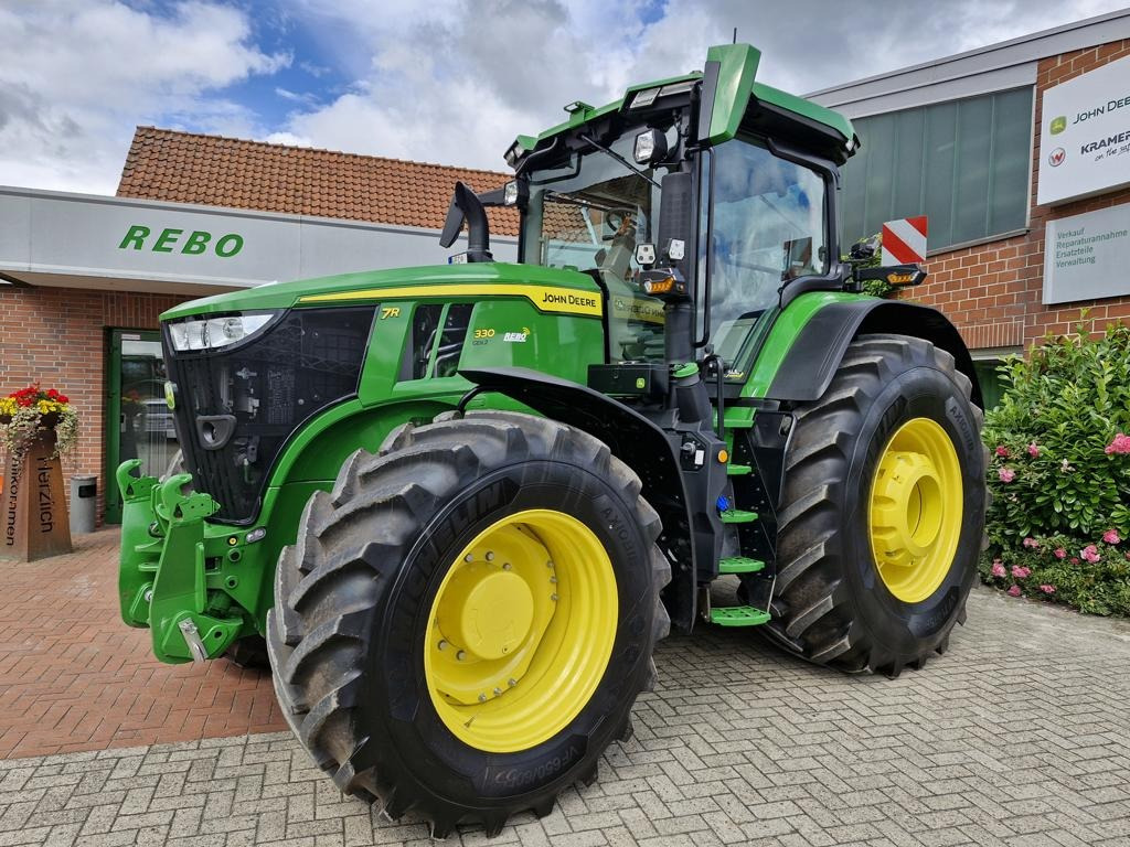 John Deere TRAKTOR 7R330 - Трактор: фото 1 John Deere TRAKTOR 7R330 - Трактор: фото 1