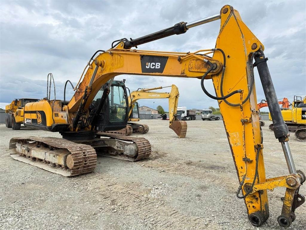 JCB JS 220 LC - Гусеничный экскаватор: фото 1 JCB JS 220 LC - Гусеничный экскаватор: фото 1