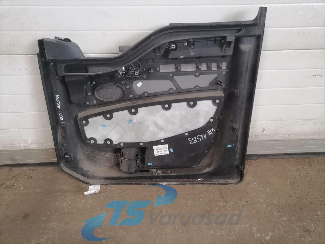 MAN Door trim panel 81626306109 - Дверь и запчасти для Грузовиков: фото 2 MAN Door trim panel 81626306109 - Дверь и запчасти для Грузовиков: фото 2