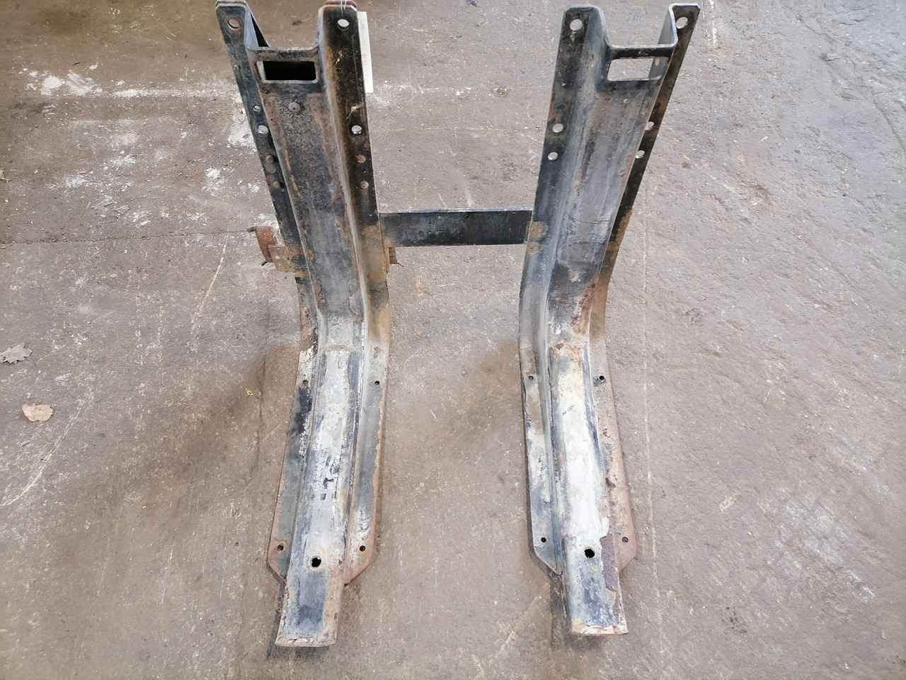 MAN Fuel tank bracket 81418015492 - Топливный бак для Грузовиков: фото 2 MAN Fuel tank bracket 81418015492 - Топливный бак для Грузовиков: фото 2