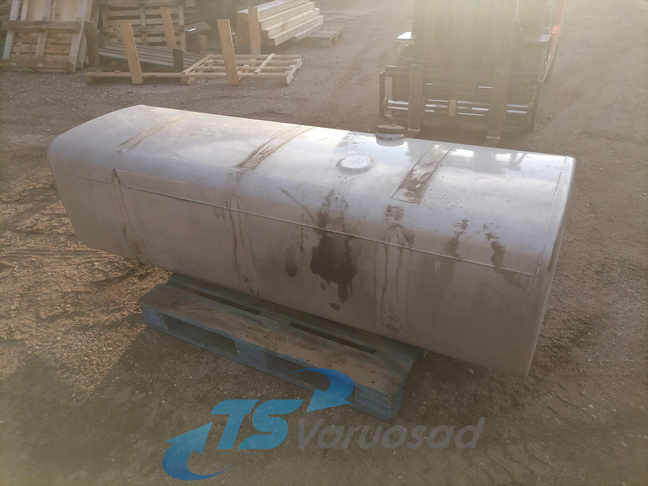 MAN Kütusepaak 800L 81122015598 - Топливный бак для Грузовиков: фото 2 MAN Kütusepaak 800L 81122015598 - Топливный бак для Грузовиков: фото 2