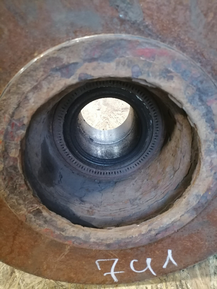 MAN Rear axel hub 81357013155 - Ступица для Грузовиков: фото 2 MAN Rear axel hub 81357013155 - Ступица для Грузовиков: фото 2