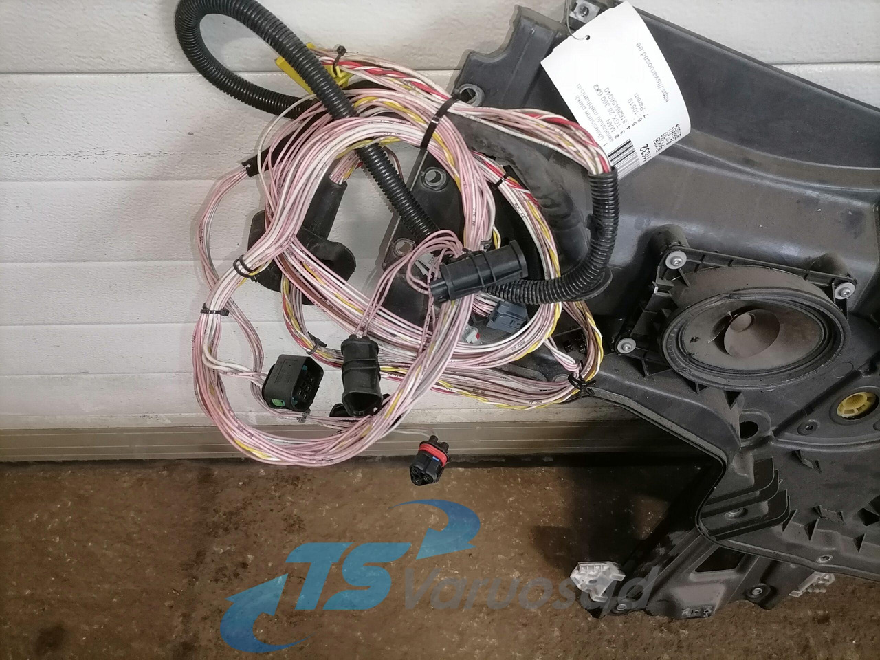 MAN window mechanism 81626456040 - Дверь и запчасти для Грузовиков: фото 2 MAN window mechanism 81626456040 - Дверь и запчасти для Грузовиков: фото 2