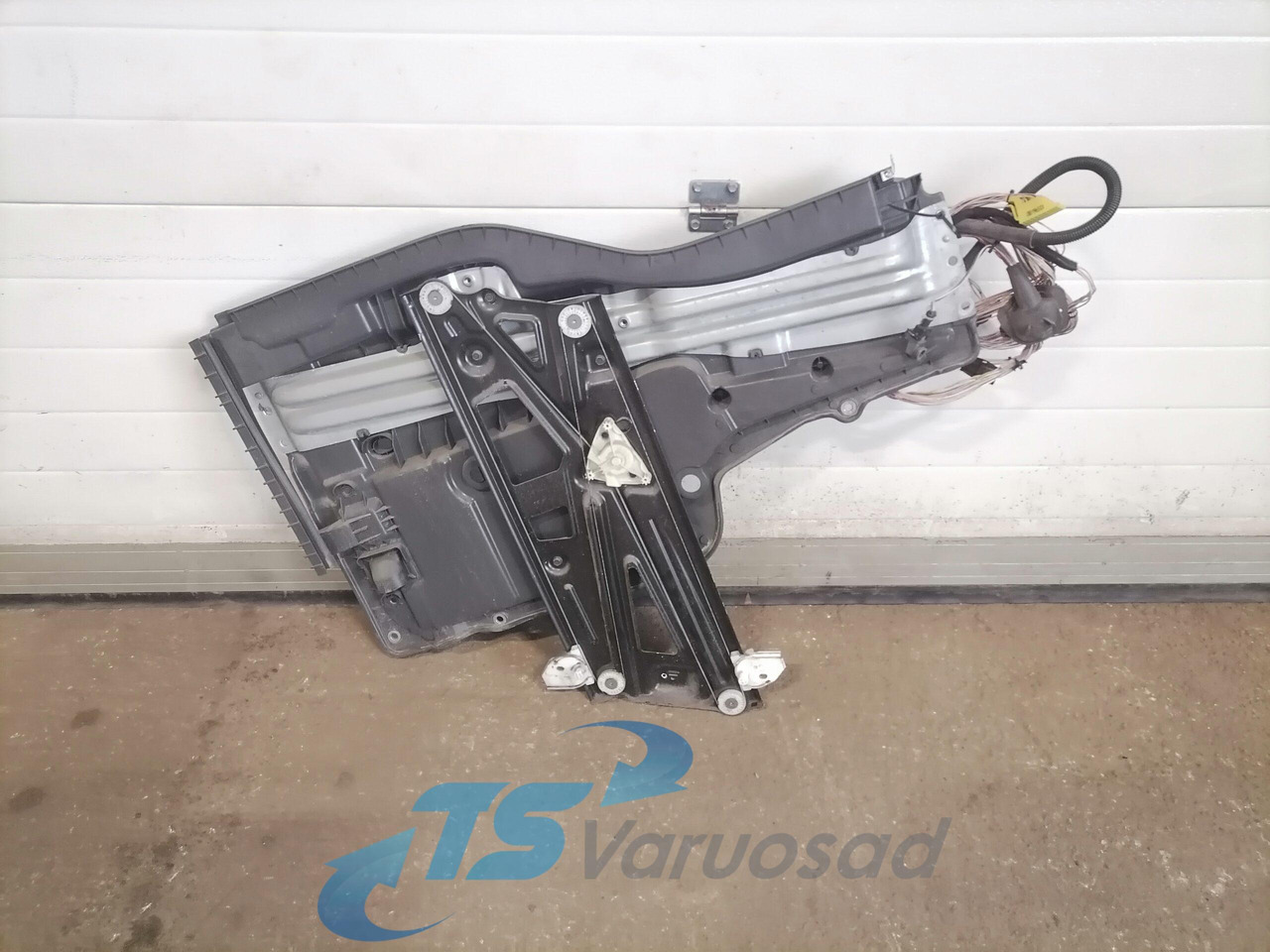 MAN window mechanism 81626456040 - Дверь и запчасти для Грузовиков: фото 3 MAN window mechanism 81626456040 - Дверь и запчасти для Грузовиков: фото 3