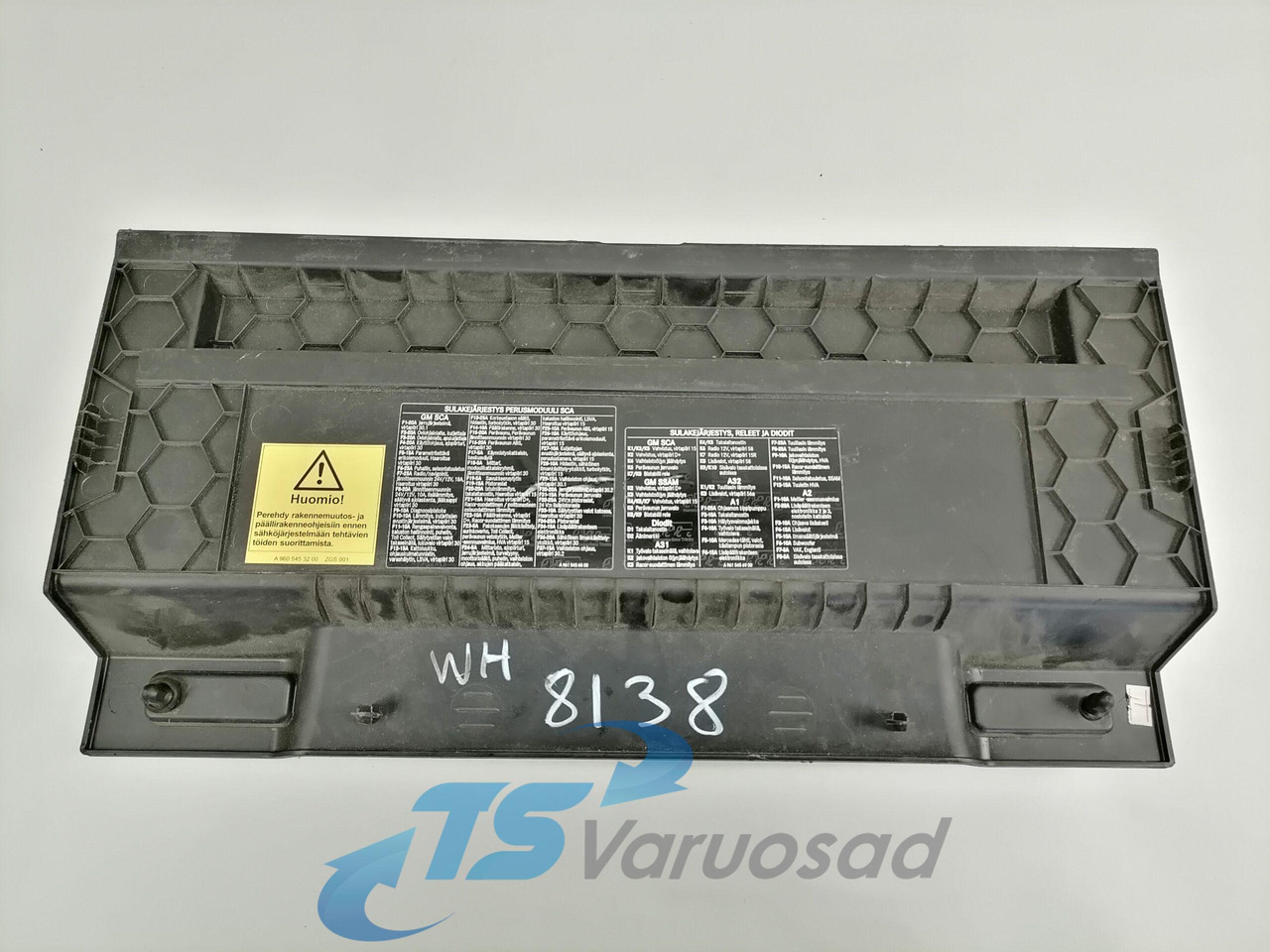 Mercedes-Benz Salongi plastik A9606803206 - Универсальная запчасть для Грузовиков: фото 2 Mercedes-Benz Salongi plastik A9606803206 - Универсальная запчасть для Грузовиков: фото 2