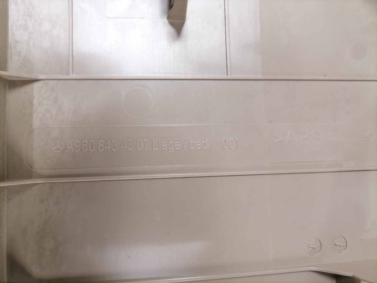 Mercedes-Benz Salongi plastik A9608434307 - Универсальная запчасть для Грузовиков: фото 3 Mercedes-Benz Salongi plastik A9608434307 - Универсальная запчасть для Грузовиков: фото 3