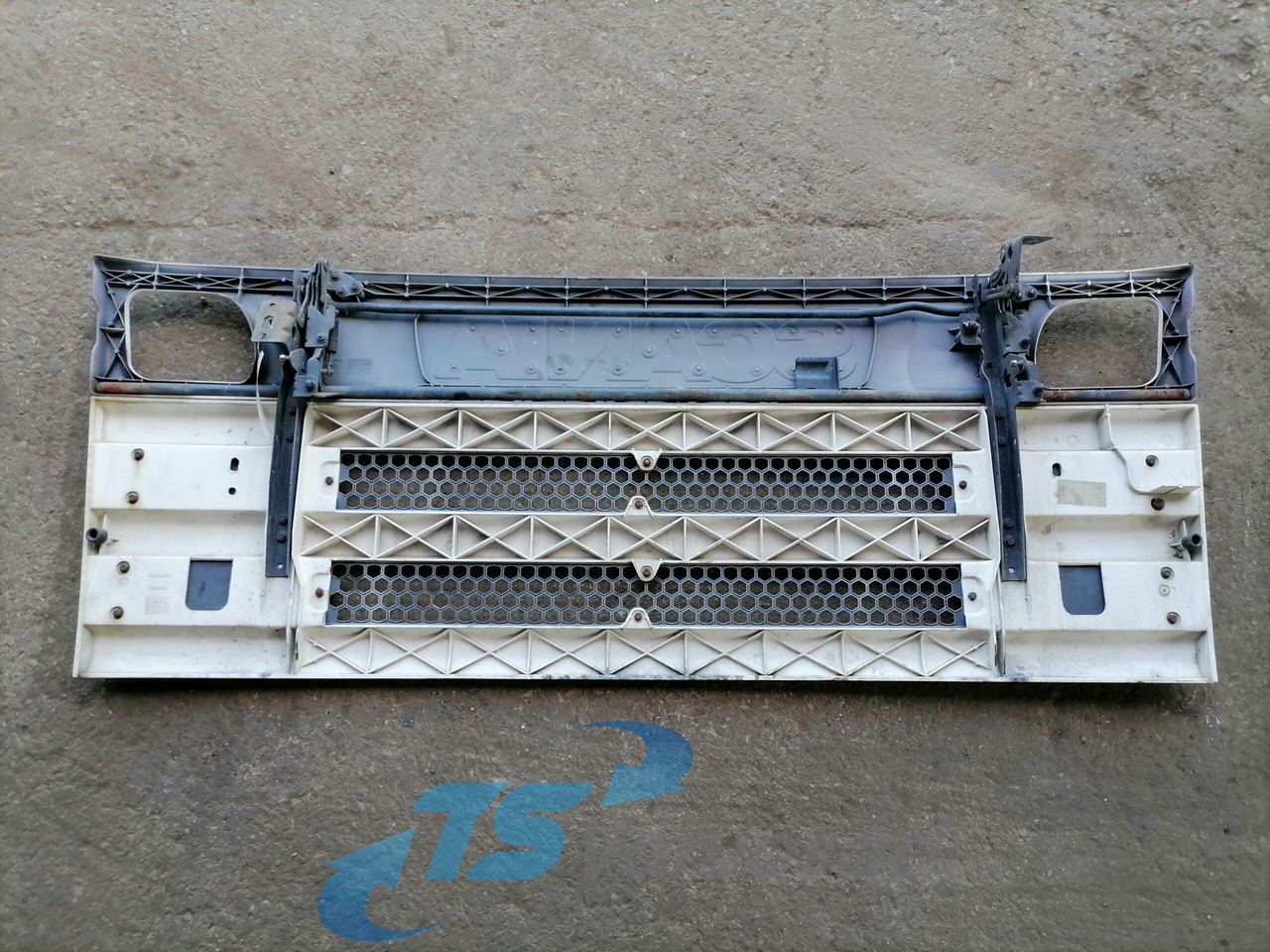 Scania Grille panel 1597571 - Решётка радиатора для Грузовиков: фото 2 Scania Grille panel 1597571 - Решётка радиатора для Грузовиков: фото 2