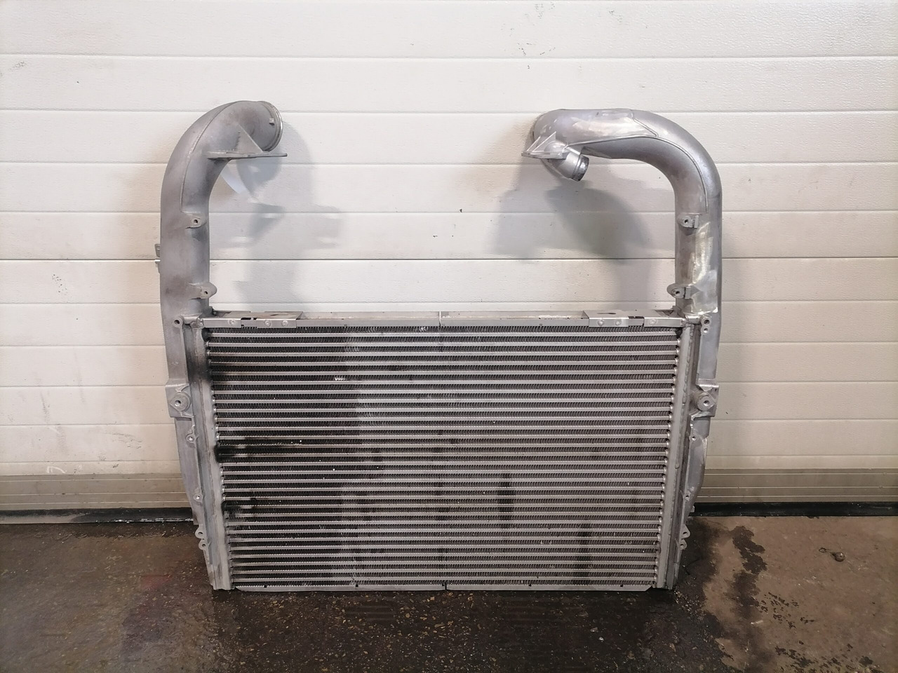 Scania Intercooler radiator 1798808 - Интеркулер для Грузовиков: фото 1 Scania Intercooler radiator 1798808 - Интеркулер для Грузовиков: фото 1