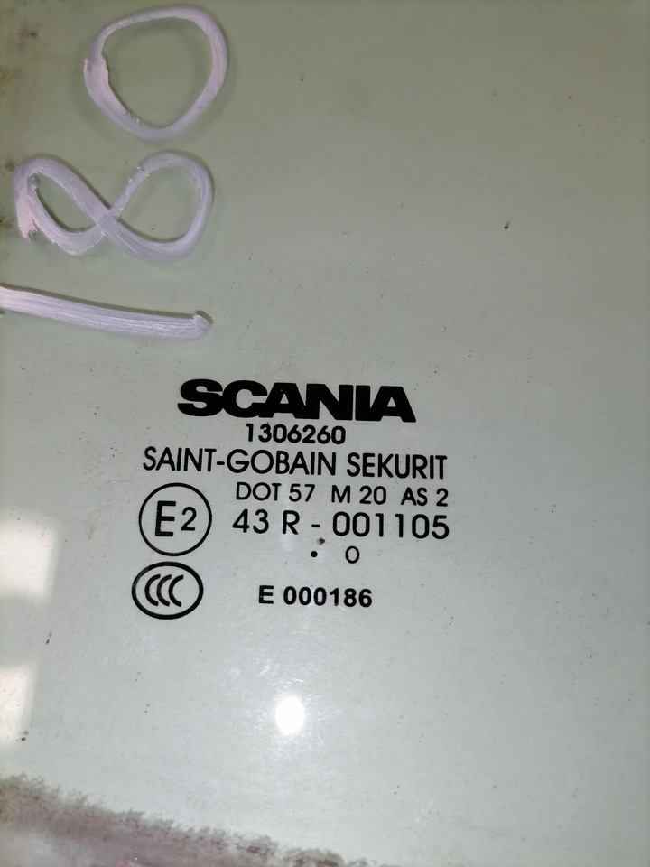 Scania Küljeklaas, parem 1306260 - Стекло и запчасти для Грузовиков: фото 4 Scania Küljeklaas, parem 1306260 - Стекло и запчасти для Грузовиков: фото 4