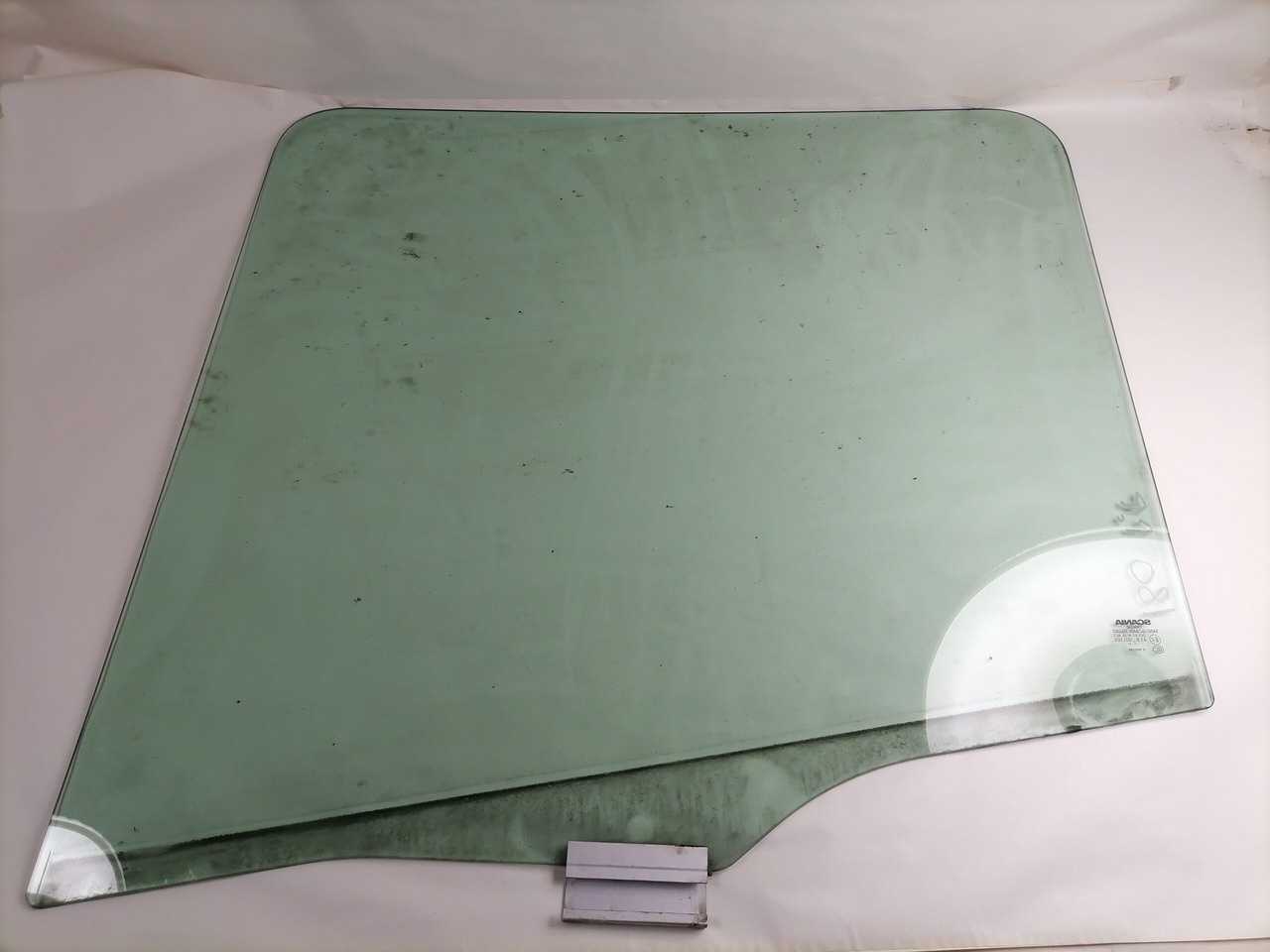 Scania Küljeklaas, parem 1306260 - Стекло и запчасти для Грузовиков: фото 3 Scania Küljeklaas, parem 1306260 - Стекло и запчасти для Грузовиков: фото 3