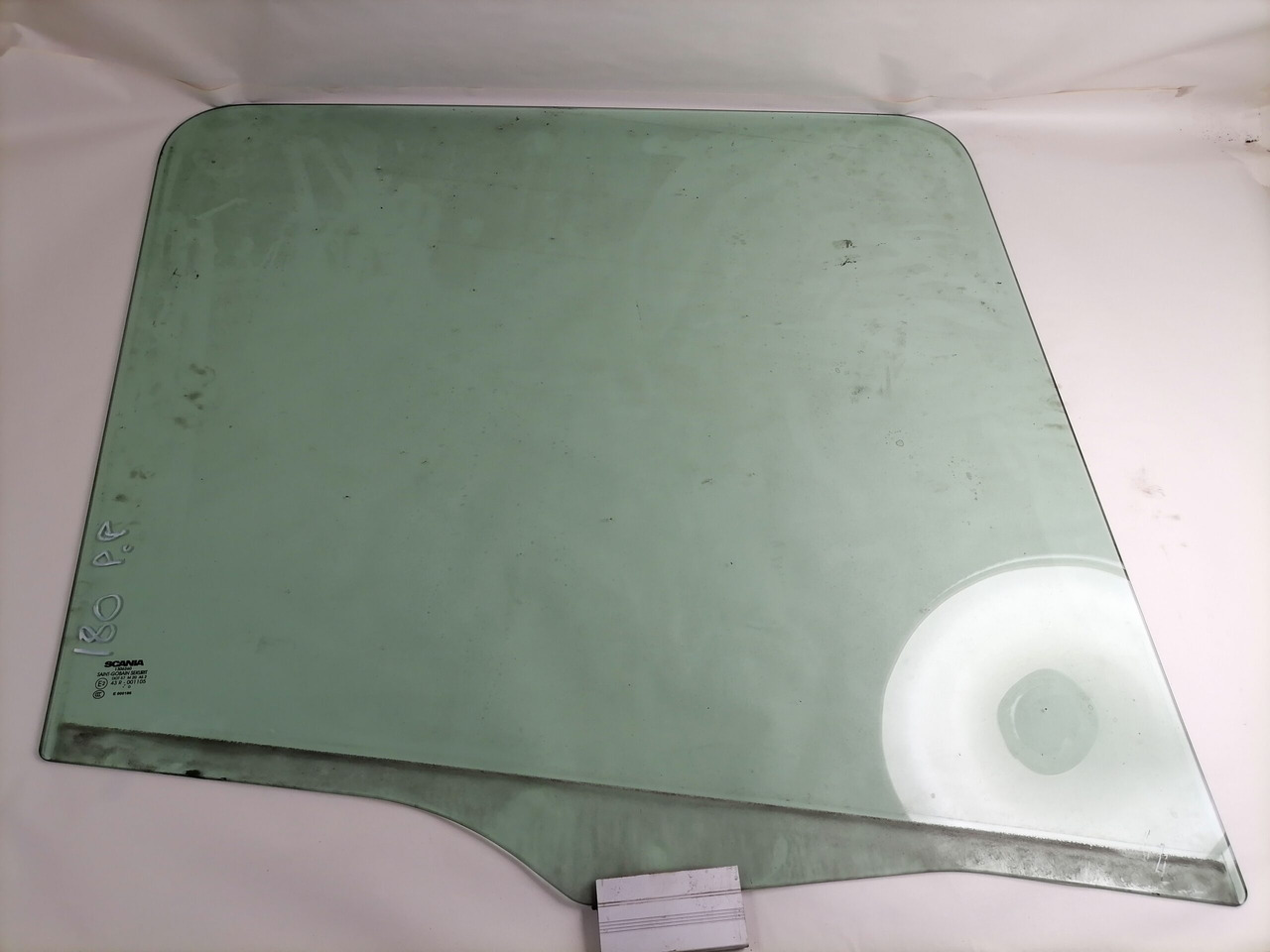 Scania Küljeklaas, parem 1306260 - Стекло и запчасти для Грузовиков: фото 2 Scania Küljeklaas, parem 1306260 - Стекло и запчасти для Грузовиков: фото 2