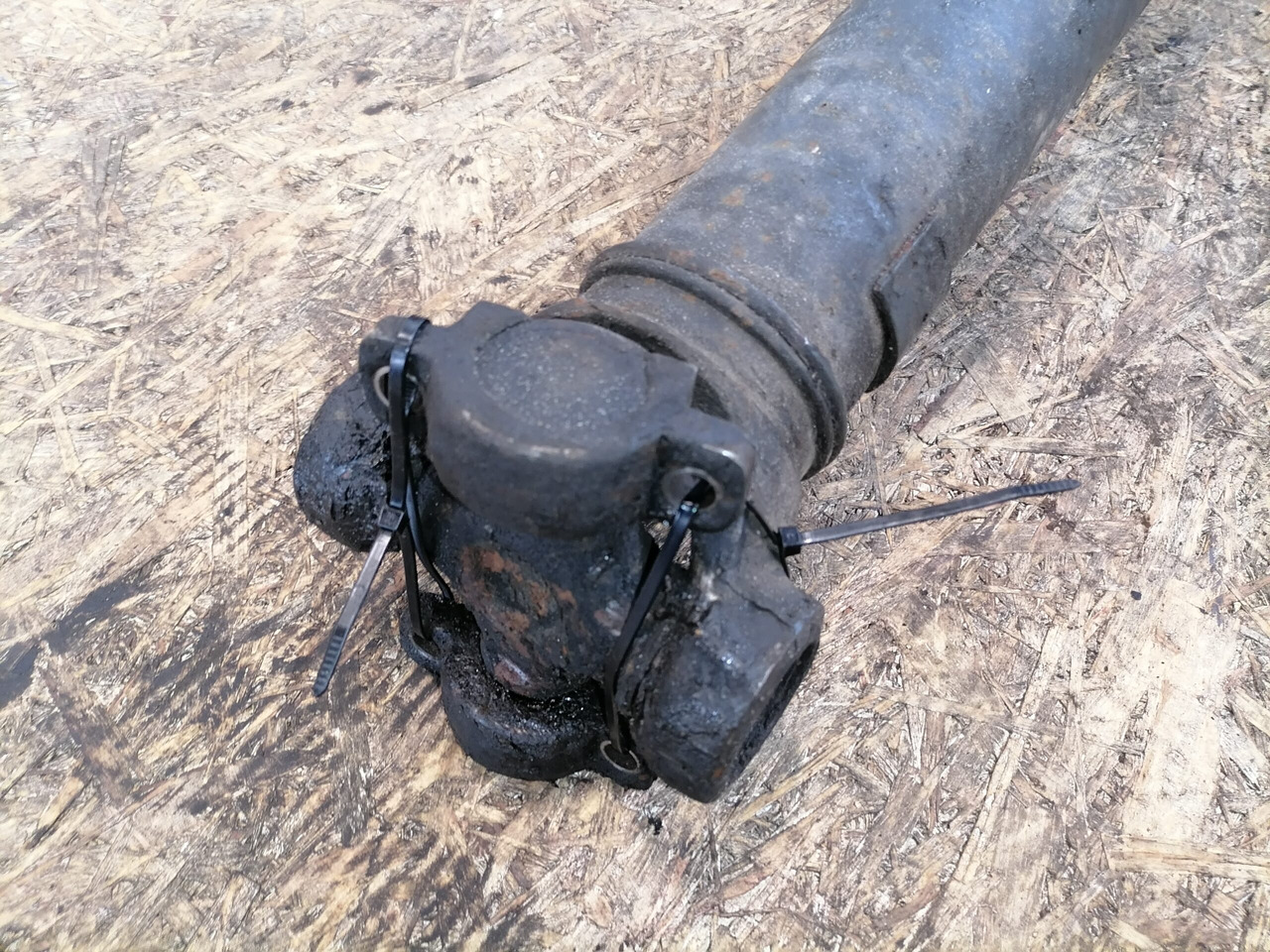 Scania Propeller shaft 1758402 - Карданный вал для Грузовиков: фото 5 Scania Propeller shaft 1758402 - Карданный вал для Грузовиков: фото 5