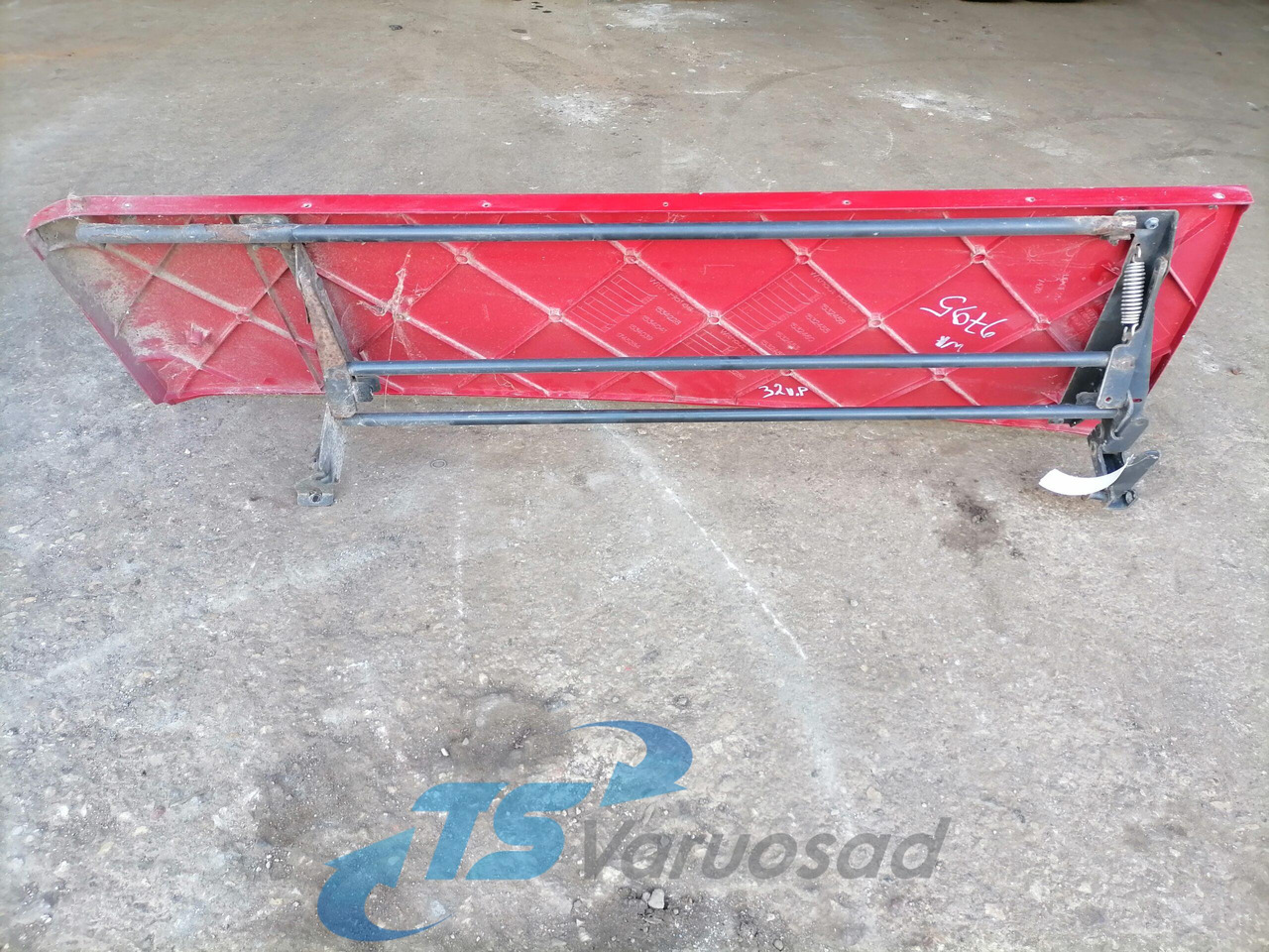 Scania Scania kabiini tuulesuunaja, vasak külg 1534228 - Аэродинамика/ Спойлеры для Грузовиков: фото 3 Scania Scania kabiini tuulesuunaja, vasak külg 1534228 - Аэродинамика/ Спойлеры для Грузовиков: фото 3