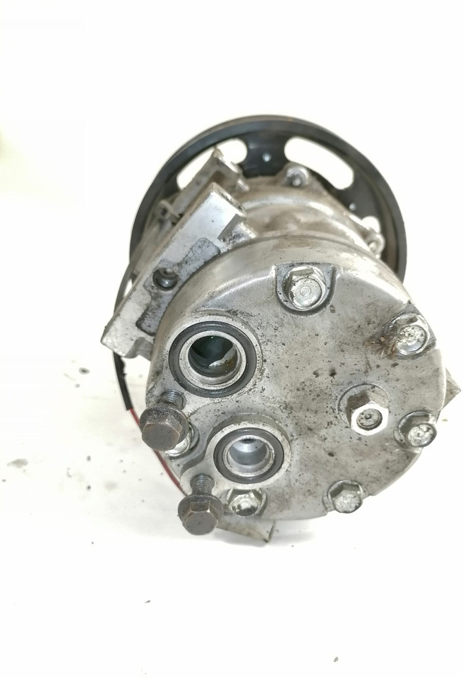 Volvo A/C compressor 89353 - Отопление/ Вентиляция для Грузовиков: фото 2 Volvo A/C compressor 89353 - Отопление/ Вентиляция для Грузовиков: фото 2