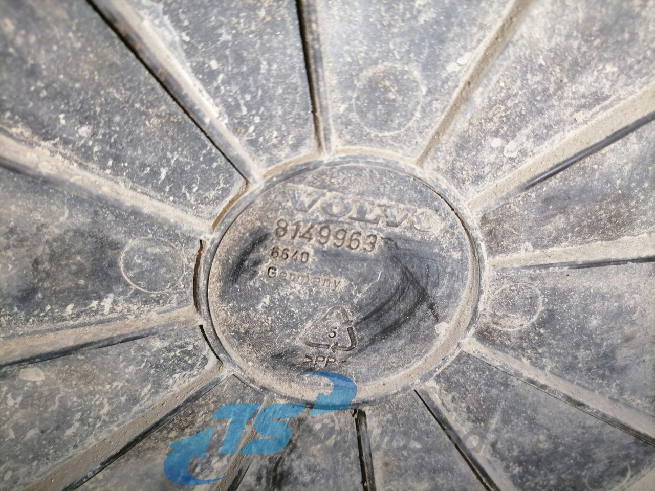 Volvo Air filter housing 3979505 - Система впуска для Грузовиков: фото 3 Volvo Air filter housing 3979505 - Система впуска для Грузовиков: фото 3