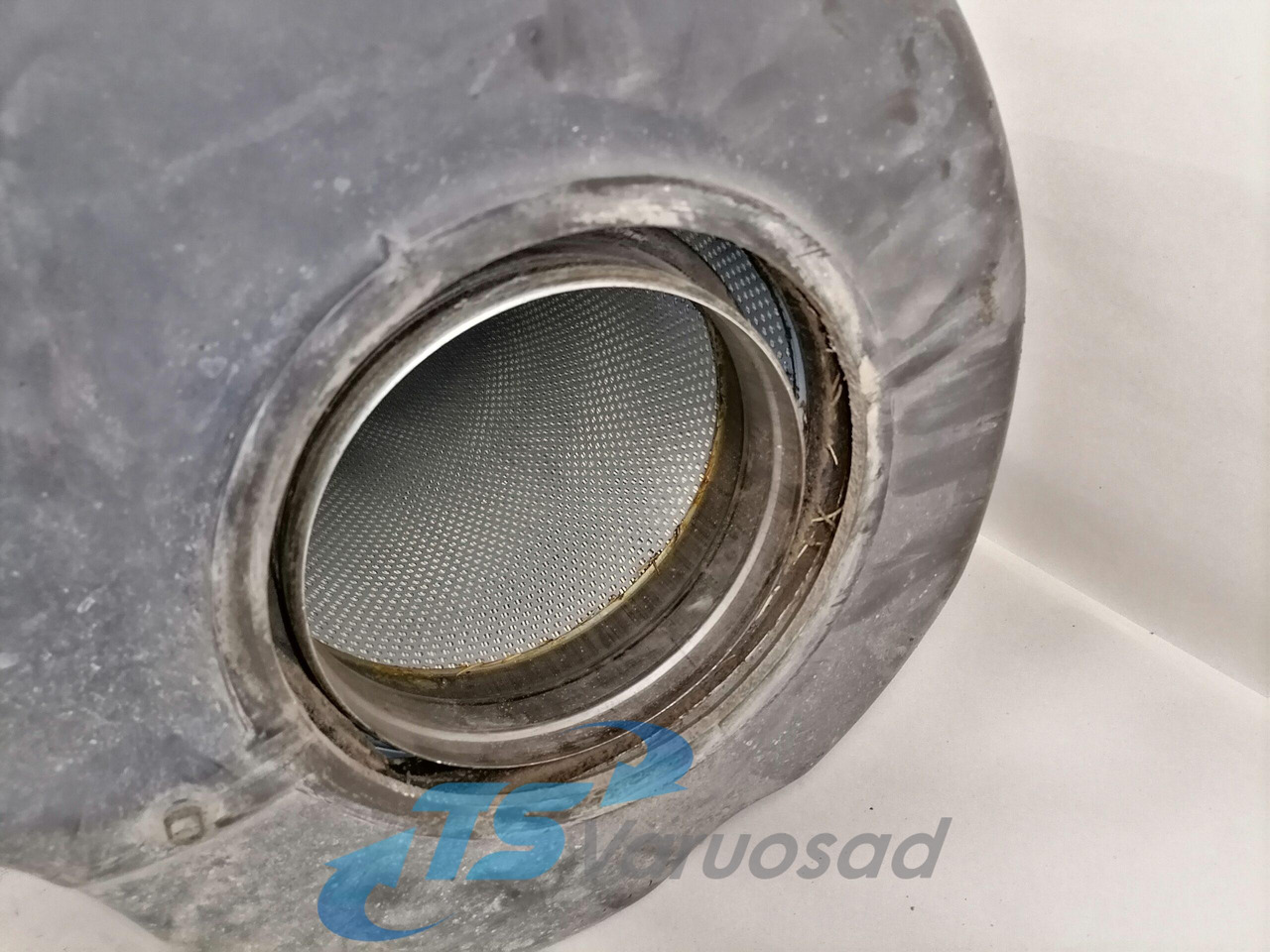 Volvo Air filter housing 3979505 - Система впуска для Грузовиков: фото 4 Volvo Air filter housing 3979505 - Система впуска для Грузовиков: фото 4