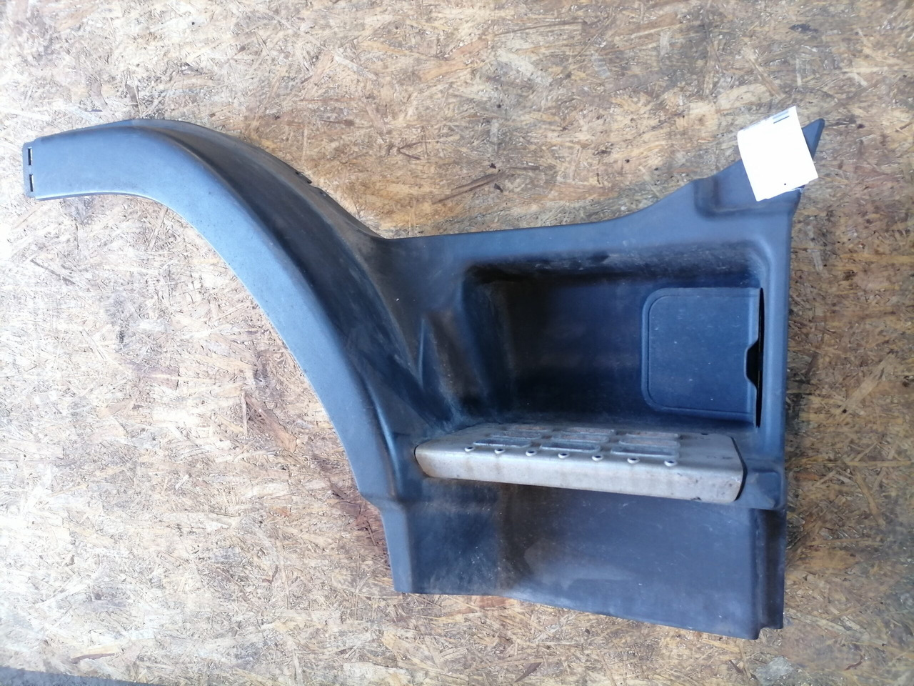 Volvo Astmelaua plastik 3175161 - Боковая подножка для Грузовиков: фото 4 Volvo Astmelaua plastik 3175161 - Боковая подножка для Грузовиков: фото 4