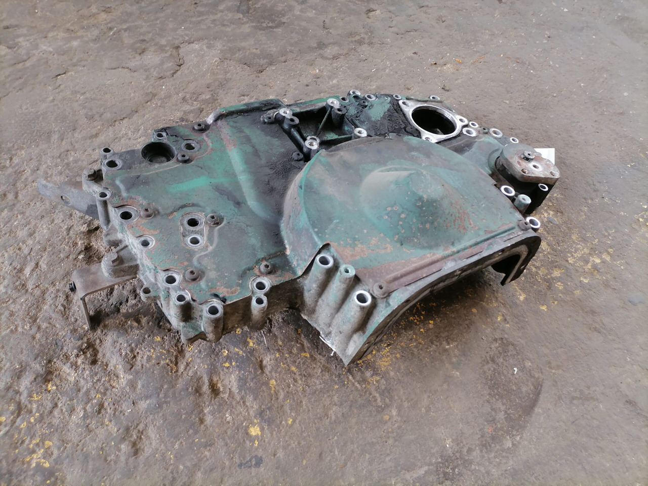 Volvo Engine front cover 3165064 - Двигатель и запчасти для Грузовиков: фото 2 Volvo Engine front cover 3165064 - Двигатель и запчасти для Грузовиков: фото 2