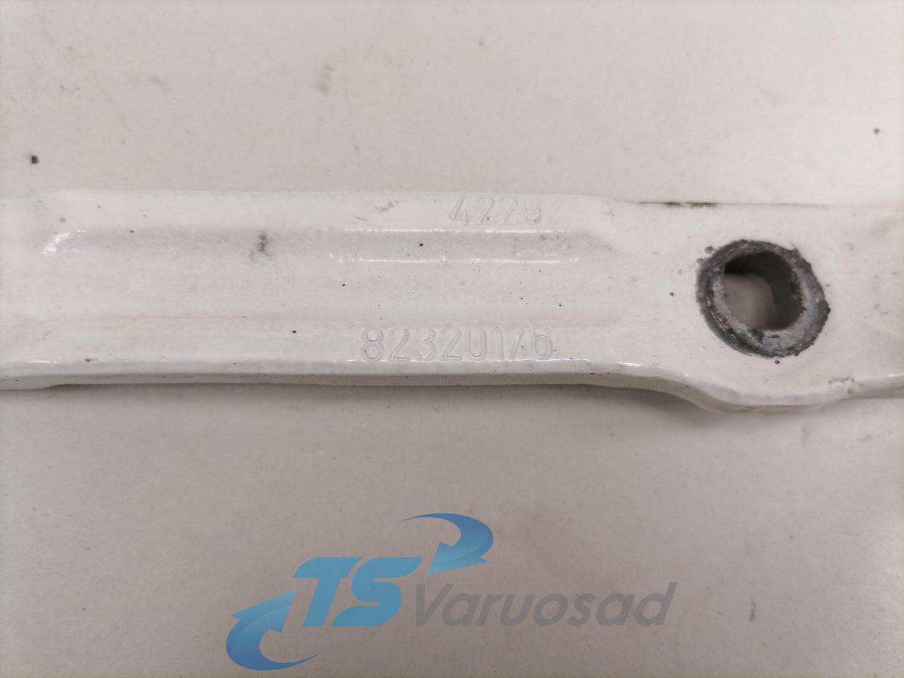 Volvo Iluvõre kandurhing 82320176 - Решётка радиатора для Грузовиков: фото 3 Volvo Iluvõre kandurhing 82320176 - Решётка радиатора для Грузовиков: фото 3