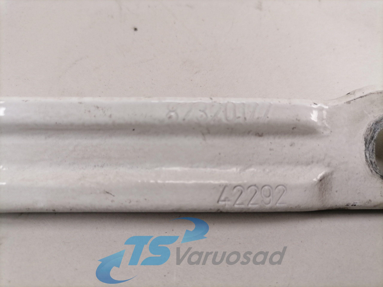 Volvo Iluvõre kandurhing 82320177 - Решётка радиатора для Грузовиков: фото 2 Volvo Iluvõre kandurhing 82320177 - Решётка радиатора для Грузовиков: фото 2