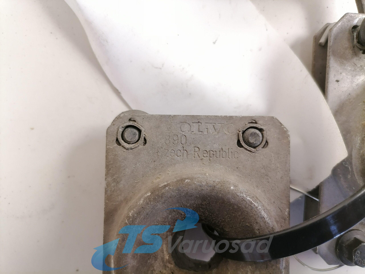 Volvo Iluvõre lukk 20425414 - Решётка радиатора для Грузовиков: фото 4 Volvo Iluvõre lukk 20425414 - Решётка радиатора для Грузовиков: фото 4