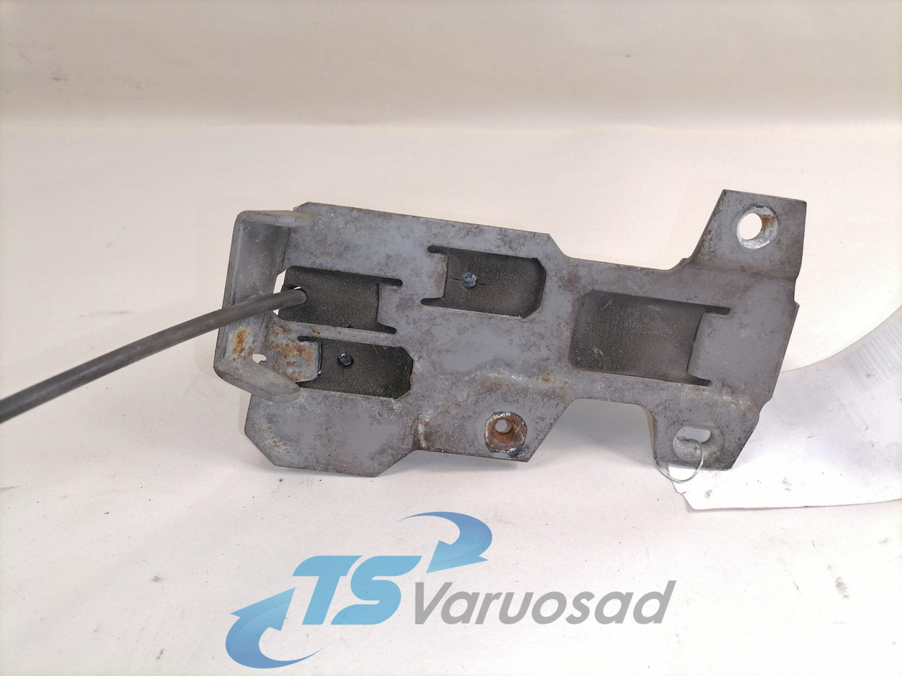 Volvo Iluvõre lukk 82208559 - Решётка радиатора для Грузовиков: фото 2 Volvo Iluvõre lukk 82208559 - Решётка радиатора для Грузовиков: фото 2