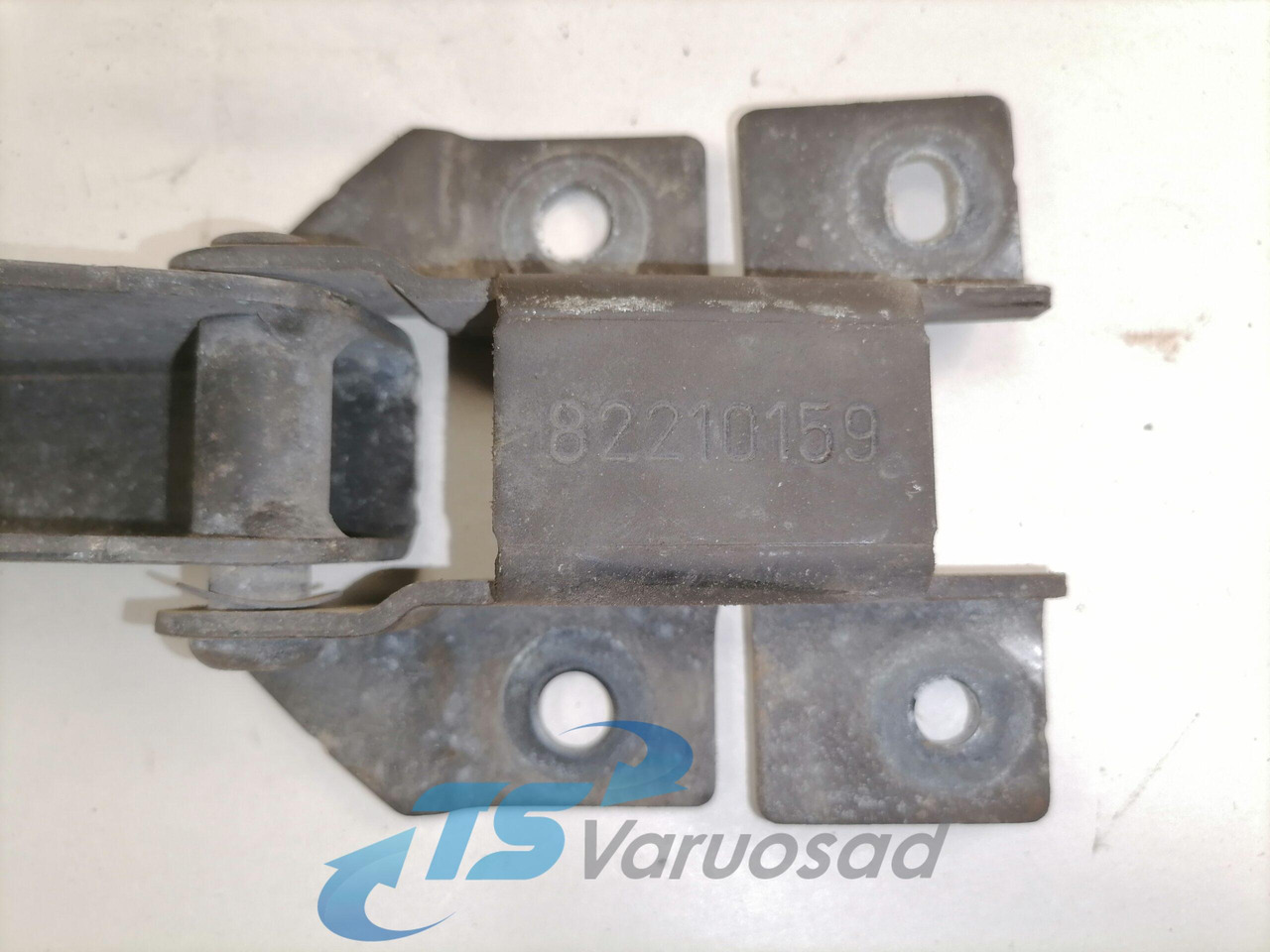 Volvo Kabiini tuulesuunaja kandur 82210159 - Аэродинамика/ Спойлеры для Грузовиков: фото 2 Volvo Kabiini tuulesuunaja kandur 82210159 - Аэродинамика/ Спойлеры для Грузовиков: фото 2