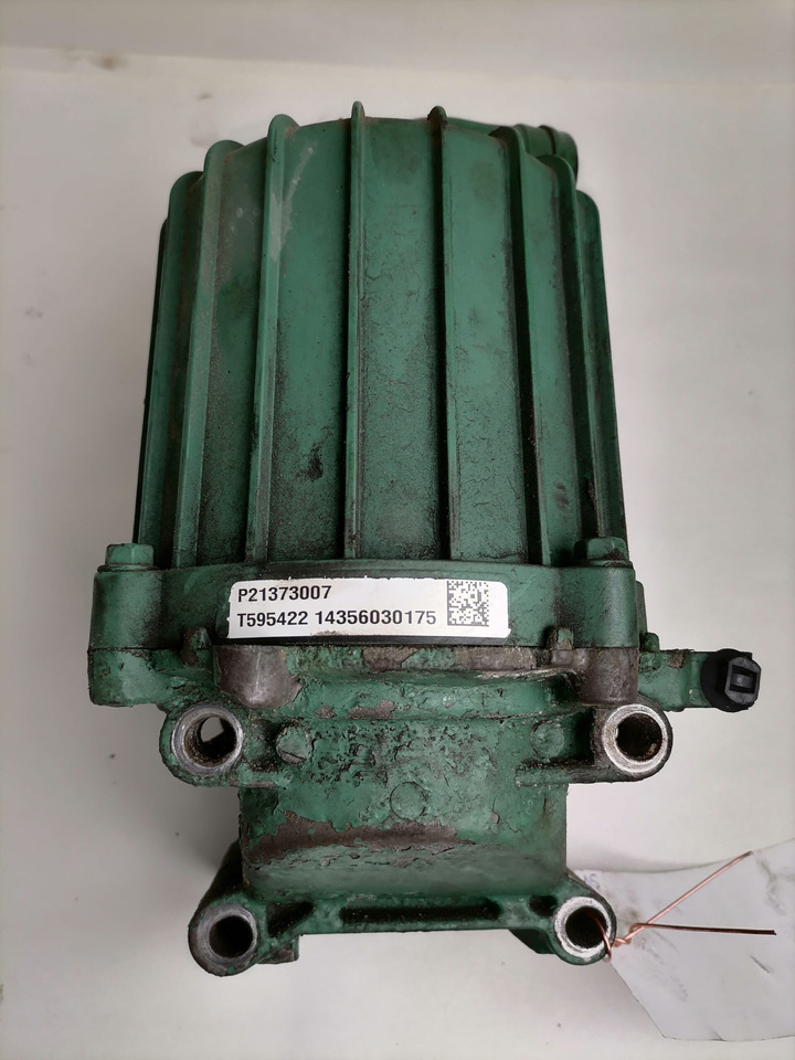Volvo Karterituulutuse õliaurude separaator 21373007 - Картер для Грузовиков: фото 3 Volvo Karterituulutuse õliaurude separaator 21373007 - Картер для Грузовиков: фото 3
