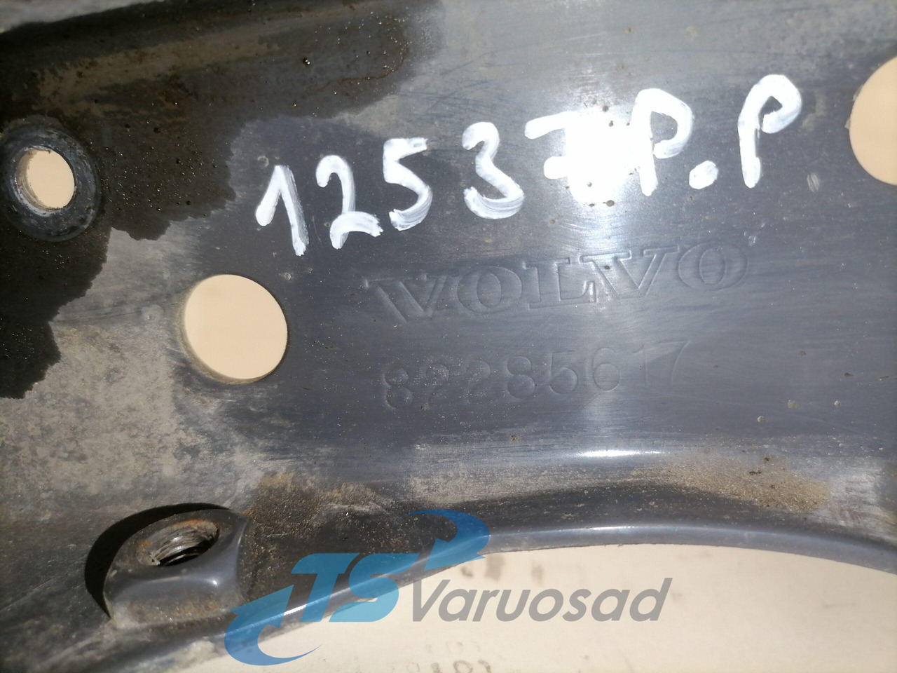 Volvo Light bracket 82285617 - Свет/ Освещение для Грузовиков: фото 2 Volvo Light bracket 82285617 - Свет/ Освещение для Грузовиков: фото 2