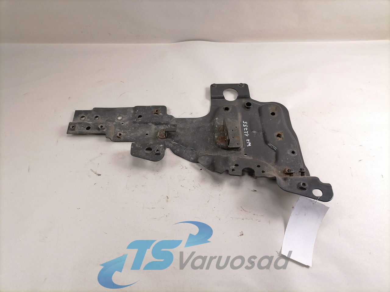 Volvo Light bracket 84146830 - Свет/ Освещение для Грузовиков: фото 1 Volvo Light bracket 84146830 - Свет/ Освещение для Грузовиков: фото 1