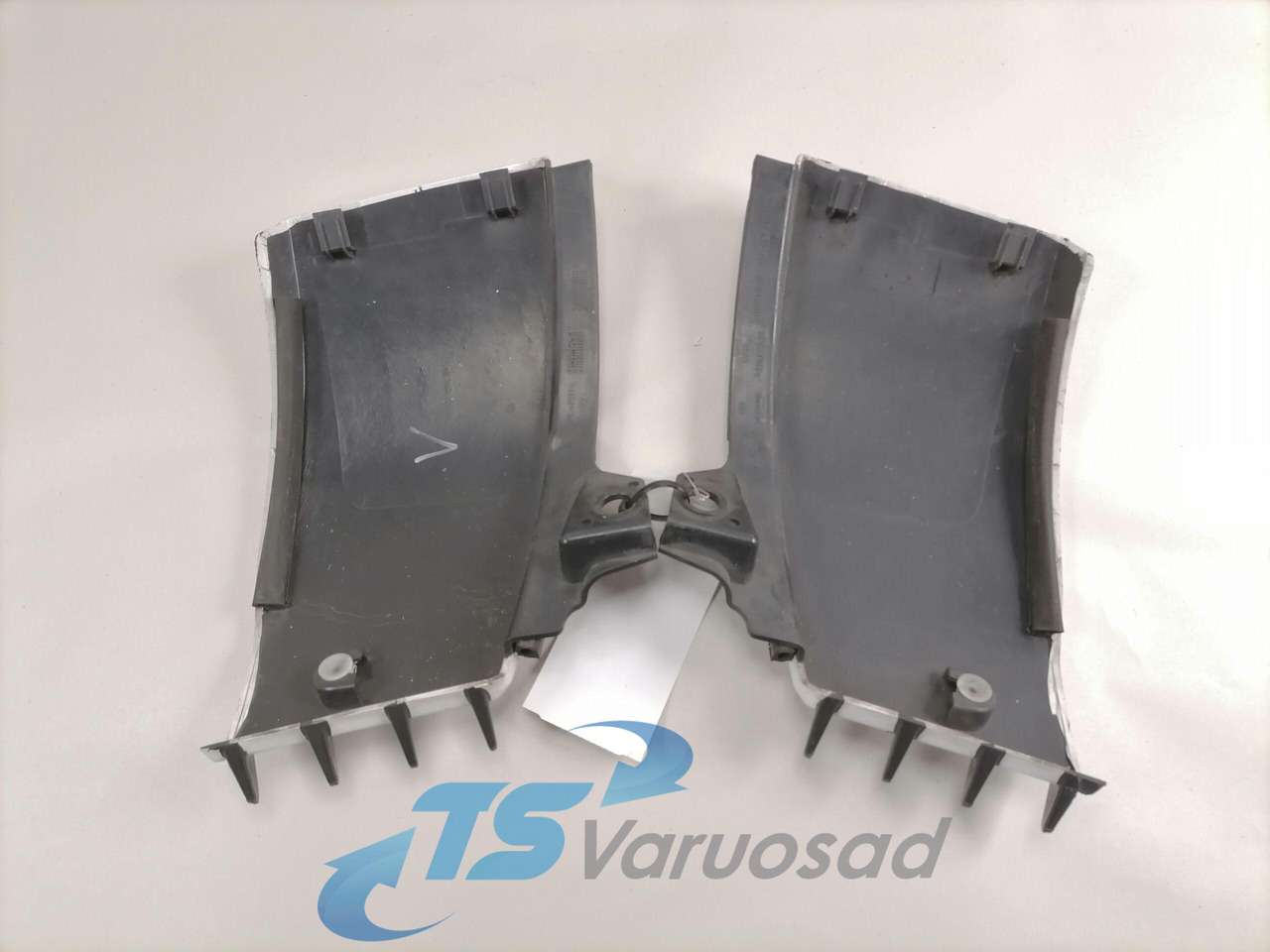 Volvo Plastikdetail 82835554 - Аэродинамика/ Спойлеры для Грузовиков: фото 2 Volvo Plastikdetail 82835554 - Аэродинамика/ Спойлеры для Грузовиков: фото 2