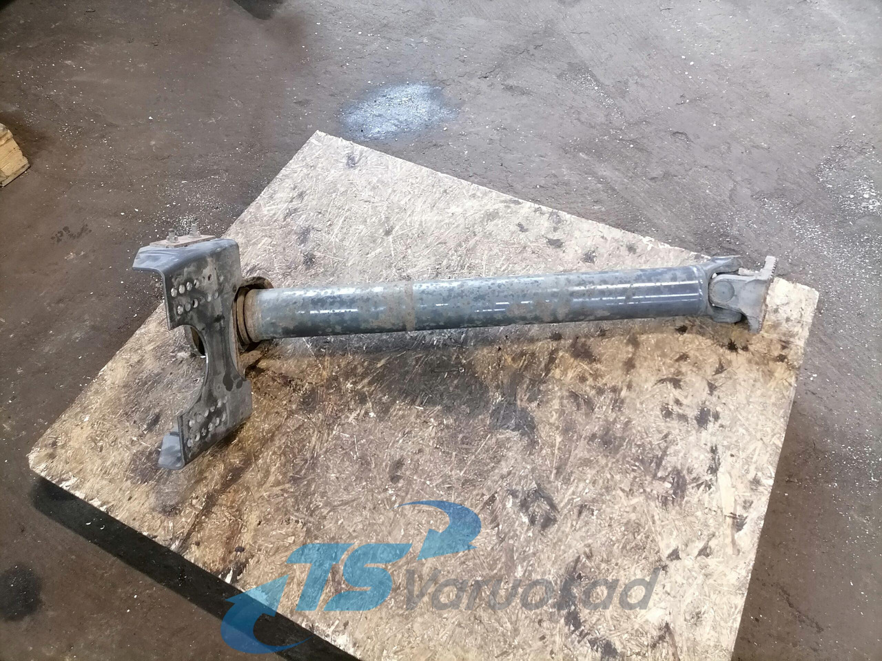 Volvo Propeller shaft 20821623 - Карданный вал для Грузовиков: фото 1 Volvo Propeller shaft 20821623 - Карданный вал для Грузовиков: фото 1