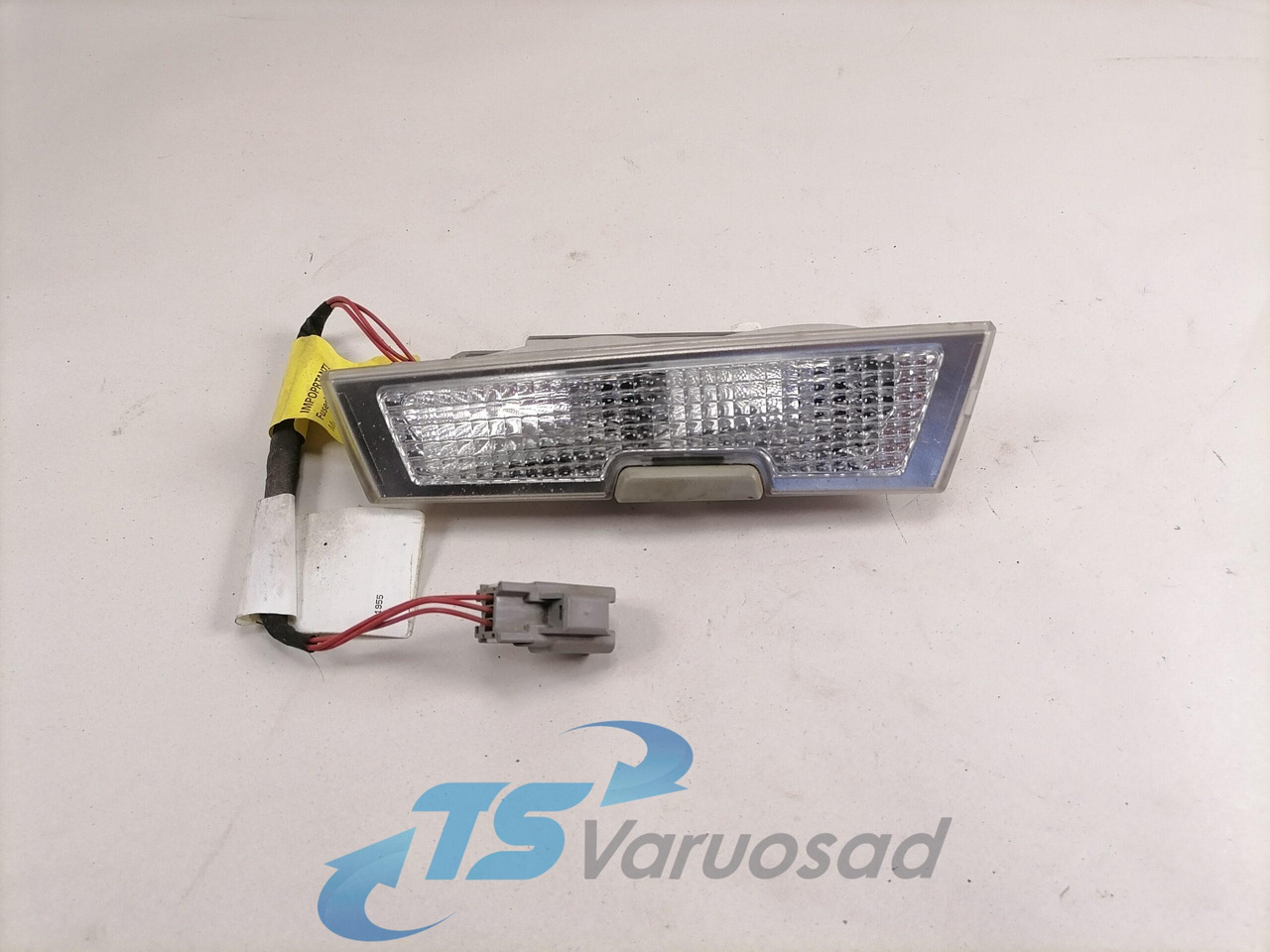Volvo Salongi valgusti 84144238 - Универсальная запчасть для Грузовиков: фото 1 Volvo Salongi valgusti 84144238 - Универсальная запчасть для Грузовиков: фото 1