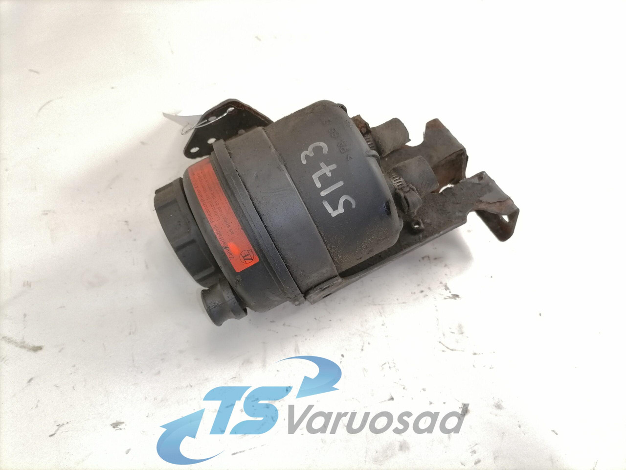 Volvo Steering oil tank+ bracket 1592945 - Шланг рулевого управления для Грузовиков: фото 1 Volvo Steering oil tank+ bracket 1592945 - Шланг рулевого управления для Грузовиков: фото 1