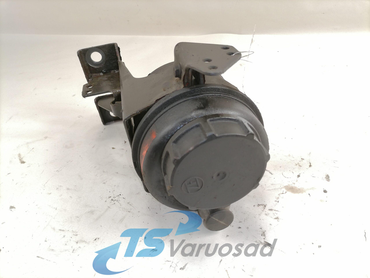 Volvo Steering oil tank+ bracket 1592945 - Шланг рулевого управления для Грузовиков: фото 3 Volvo Steering oil tank+ bracket 1592945 - Шланг рулевого управления для Грузовиков: фото 3