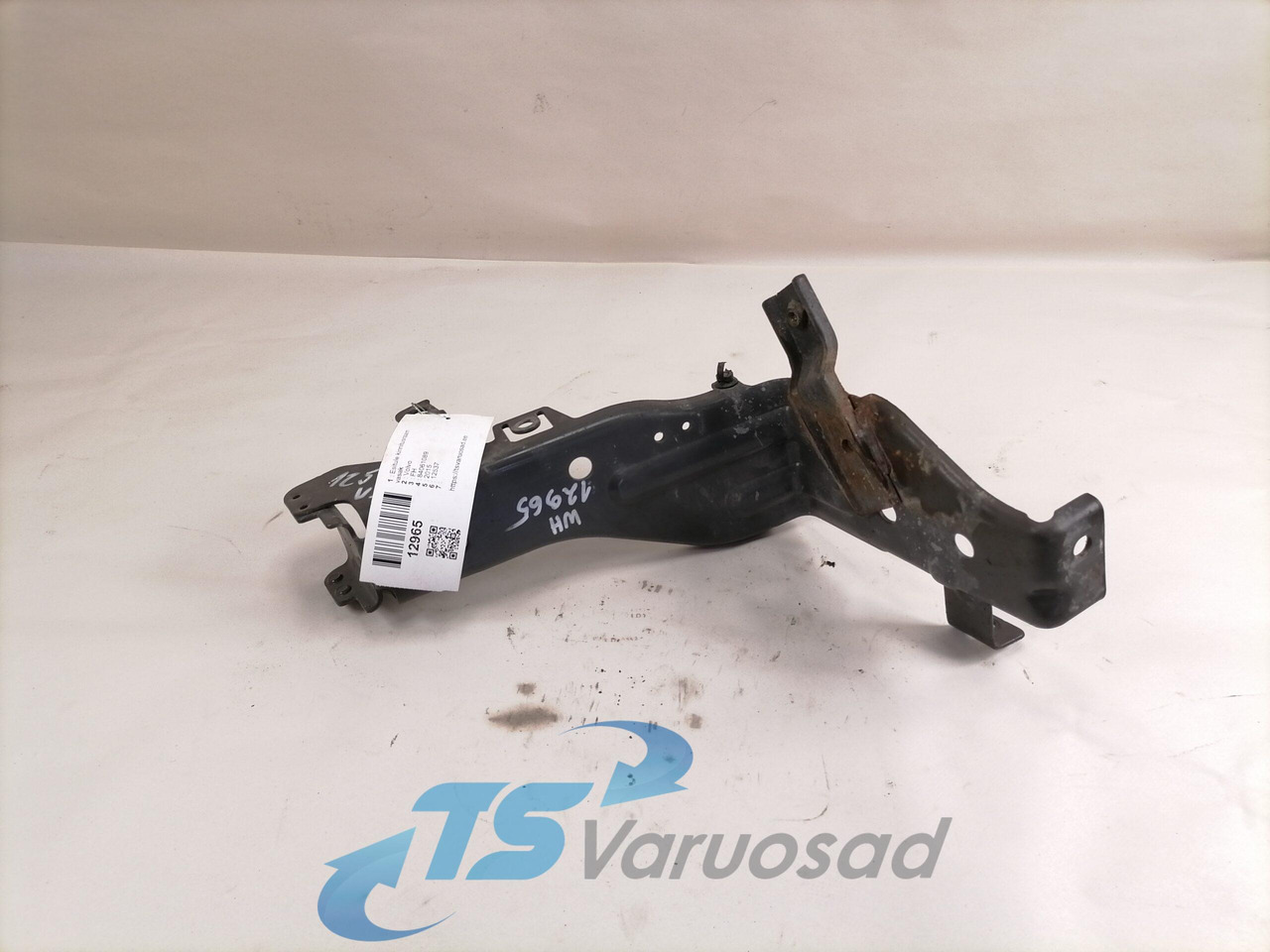 Volvo light bracket 84061089 - Свет/ Освещение для Грузовиков: фото 1 Volvo light bracket 84061089 - Свет/ Освещение для Грузовиков: фото 1