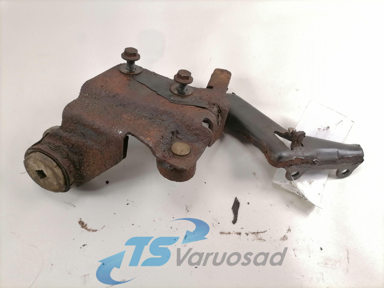 Volvo lower grille carrier hinge 20545095 - Решётка радиатора для Грузовиков: фото 2 Volvo lower grille carrier hinge 20545095 - Решётка радиатора для Грузовиков: фото 2