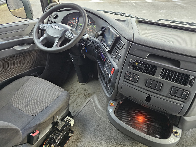 Фото интерьера 1: Крюковой мультилифт DAF XF 460 6x2 SPACECAB / HOOKLIFT / ABROLKIPPER